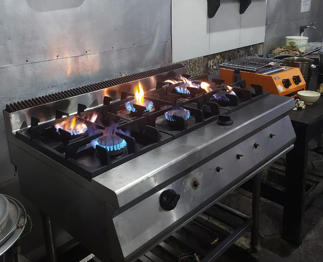 perbaikan kompor gas di tempat usaha