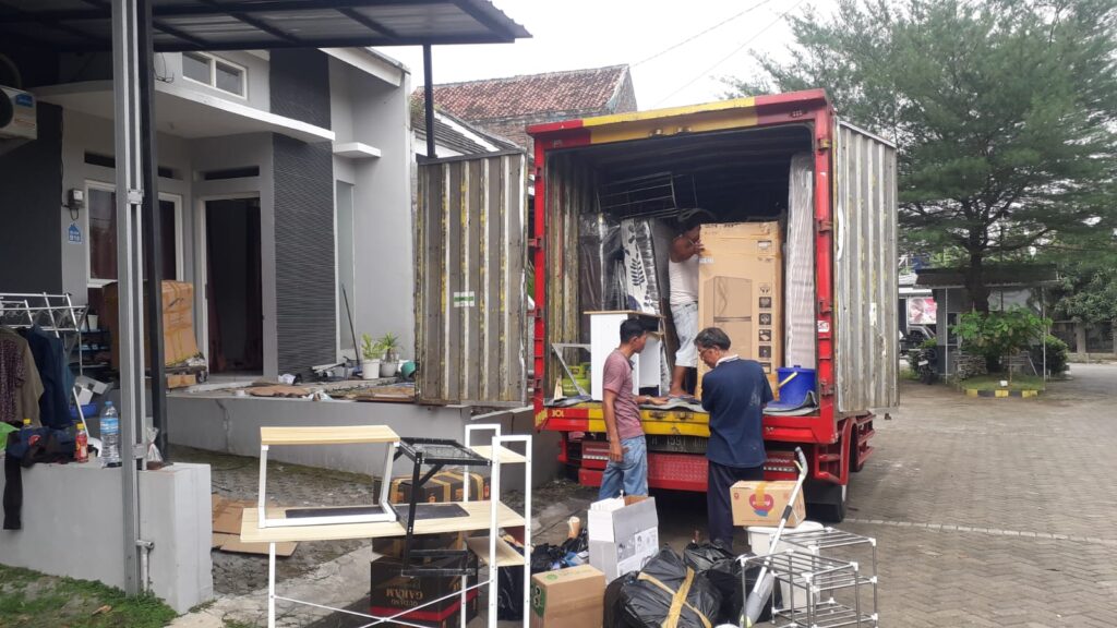 Melayani pindahan rumah dg armada truck box