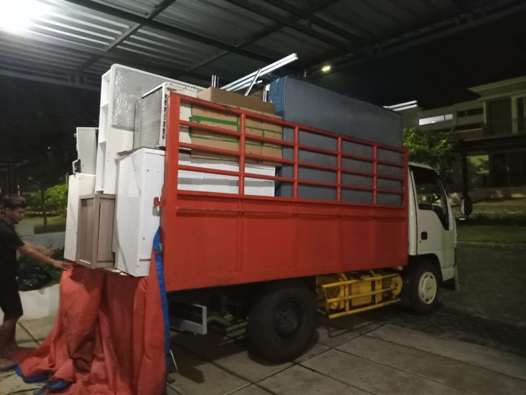 Melayani pindahan rumah dg armada truck engkel