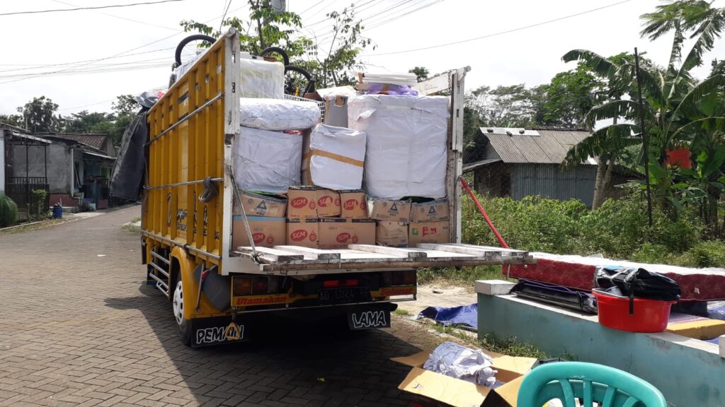 Pindahan dg truk bak terbuka